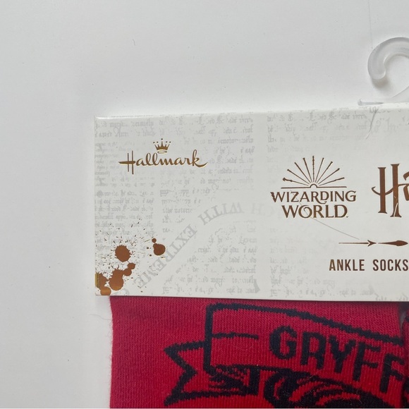 NWT Harry Potter Gryffindor Ankle Socks One Size Red Black Hallmark - Picture 3 of 5